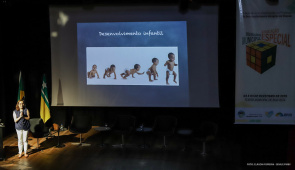 Educação Especial - Seminário debate o tema Autismo com profissionais e pais de alunos autistas 