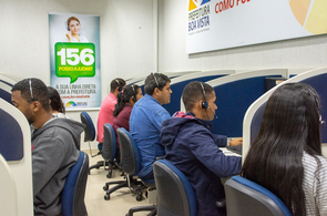 Moderno e ágil - Central 156 resolve mais de 15 mil solicitações dos moradores em 2018