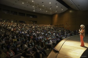 Fórum Nacional da Primeira Infância lota Teatro Municipal e emociona público	 
