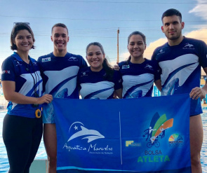 Nadadores atendidos pelo programa Bolsa Atleta participam de competição no Acre