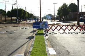Trecho da avenida Carlos Pereira de Melo é interditado para implantação de semáforos