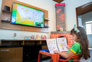 Alfabetização - Alunos de Boa Vista assistem primeira aula do programa “Aprendendo em Casa na TV”