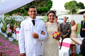 Praça do Mirandinha vira cenário de casamento