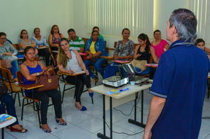 Técnicos e enfermeiros definem metodologia de atendimento à criança