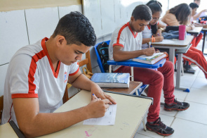 Projeto da prefeitura orienta adolescentes sobre gravidez na adolescência