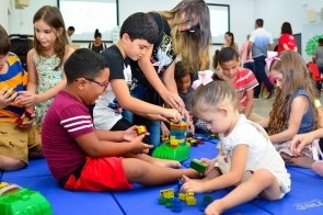 Primeira Infância - Família Que Acolhe promove atividades entre servidores e filhos no local de trabalho