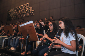 Teatro Municipal é palco de mais um dia de diversão para a criançada