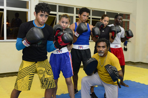 Atletas de boxe da Vila Olímpica lutam por vaga em campeonato nacional