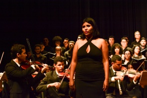 BV129Anos - Estudante de música é a primeira indígena a apresentar um repertório erudito no Teatro Municipal 