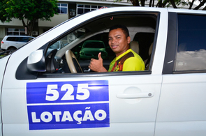 Motorista de lotação auxilia parto de passageira dentro do carro