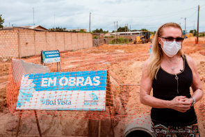 Prefeita Teresa visita obras de drenagem no Pedra Pintada