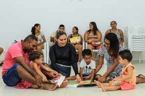 Leitura desde o Berço - O hábito de ler com os filhos fortalece o vínculo familiar   