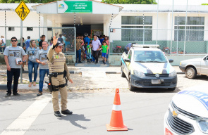 “Volta às Aulas”  -   Pais são orientados sobre os cuidados no trânsito ao levar os filhos para a escola