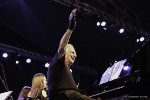 Orquestrando o Brasil - Praça de Boa Vista é palco de concerto com maestro João Carlos Martins