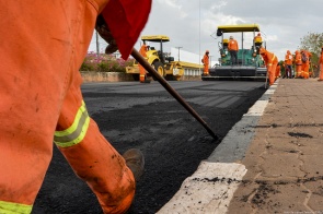 Investimentos - Prefeitura executa obras de recapeamento em ruas do Jardim Floresta