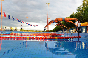 Escolinha de Natação: Atletas da Vila Olímpica são destaques em evento promovido pela Federação de Esportes Aquáticos 