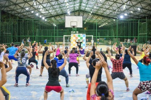 Academia Aberta  Atividades físicas nas praças atraem públicos de todas as faixas etárias