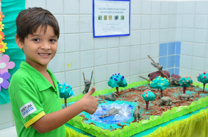 Projeto sustentável é exposto na I Feira do Meio Ambiente na Escola Arco-Íris