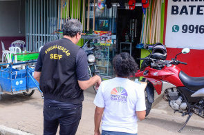 Comerciantes de Boa Vista são orientados a evitar poluição visual nas calçadas 