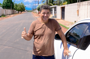 Rua Engenheiro Carlos Geraldo, no Centenário, recebe pavimentação e muda realidade dos moradores