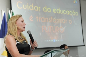Prefeita Teresa Surita apresenta novo Currículo da Educação Infantil de Boa Vista