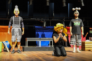 Chapeuzinho Amarelo - Elenco se prepara para o grande espetáculo deste sábado no Teatro Municipal