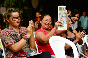 Braços Abertos: Moradores do Nova Cidade conversam sobre asfalto e invasões em encontro com a prefeita