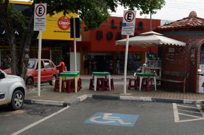 Idosos e pessoas com deficiência têm direito a carteira de estacionamento exclusivo
