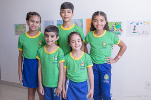 Alunos participam de concurso de artes e têm desenhos expostos na Secretaria Municipal de Educação