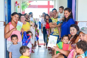 Equipes de saúde imunizam crianças contra a gripe em escolas e creches da capital
