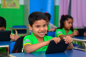 Uso de tablets em sala de aula melhora aprendizado de leitura nas escolas municipais 