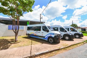 Prefeito Arthur Henrique entrega três vans para os serviços de assistência social de Boa Vista