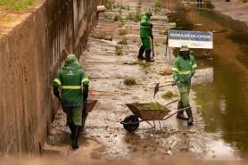 PATRULHA DA CHUVA - Prefeitura segue com limpeza de canais para eliminar pontos alagamentos